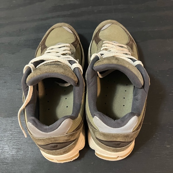 New Balance 2002R Men’s Size 8.5 Dark Camo Green Brown Olive White Sneakers - Picture 6 of 8